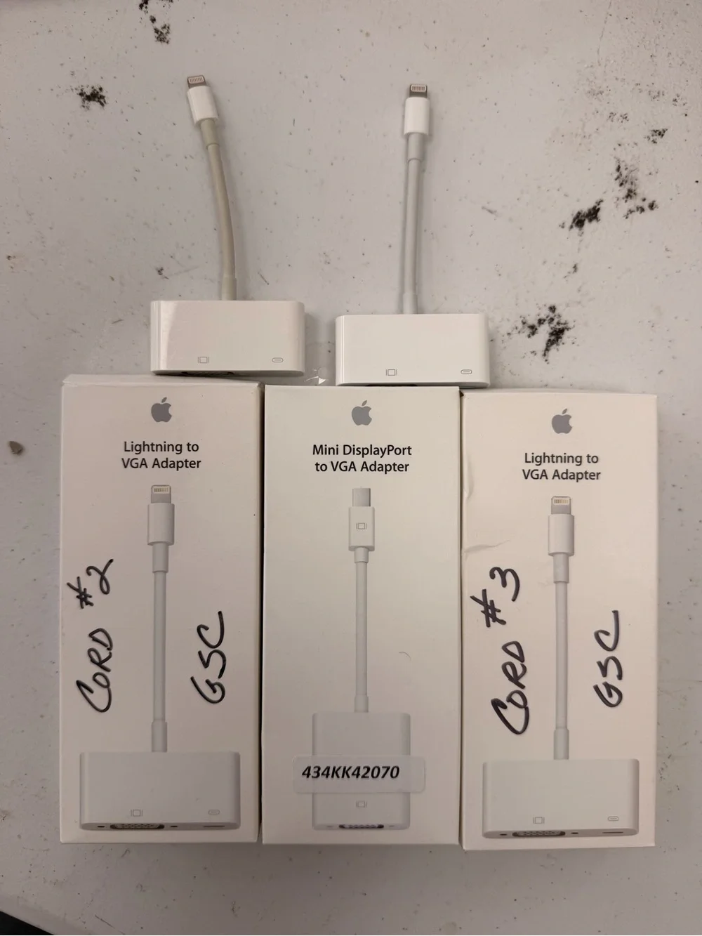 Apple White Lightning and Mini DisplayPort VGA Adapter Set